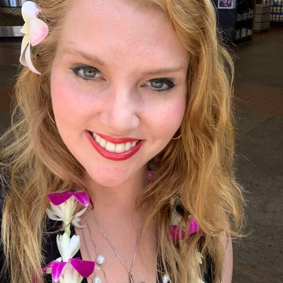 Meet your Posher, Cassandra - Picture 1 of 10